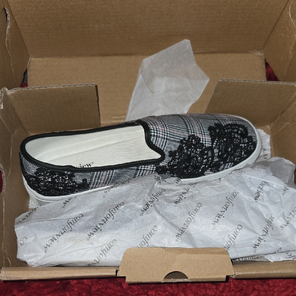 comfortview Black Plaid Slip-On Flats with Lace Applique